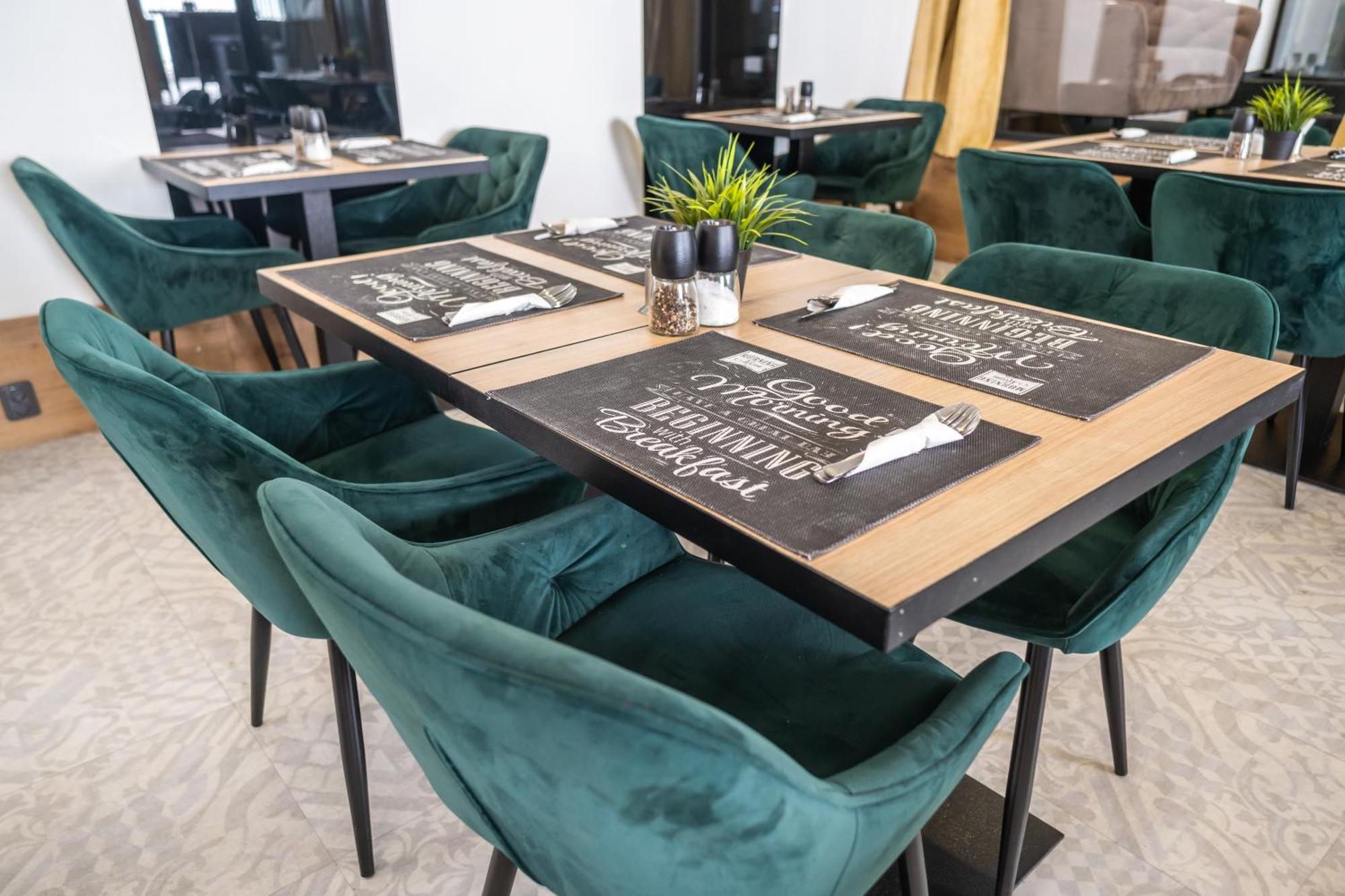 Hotel Plzen Luaran gambar
