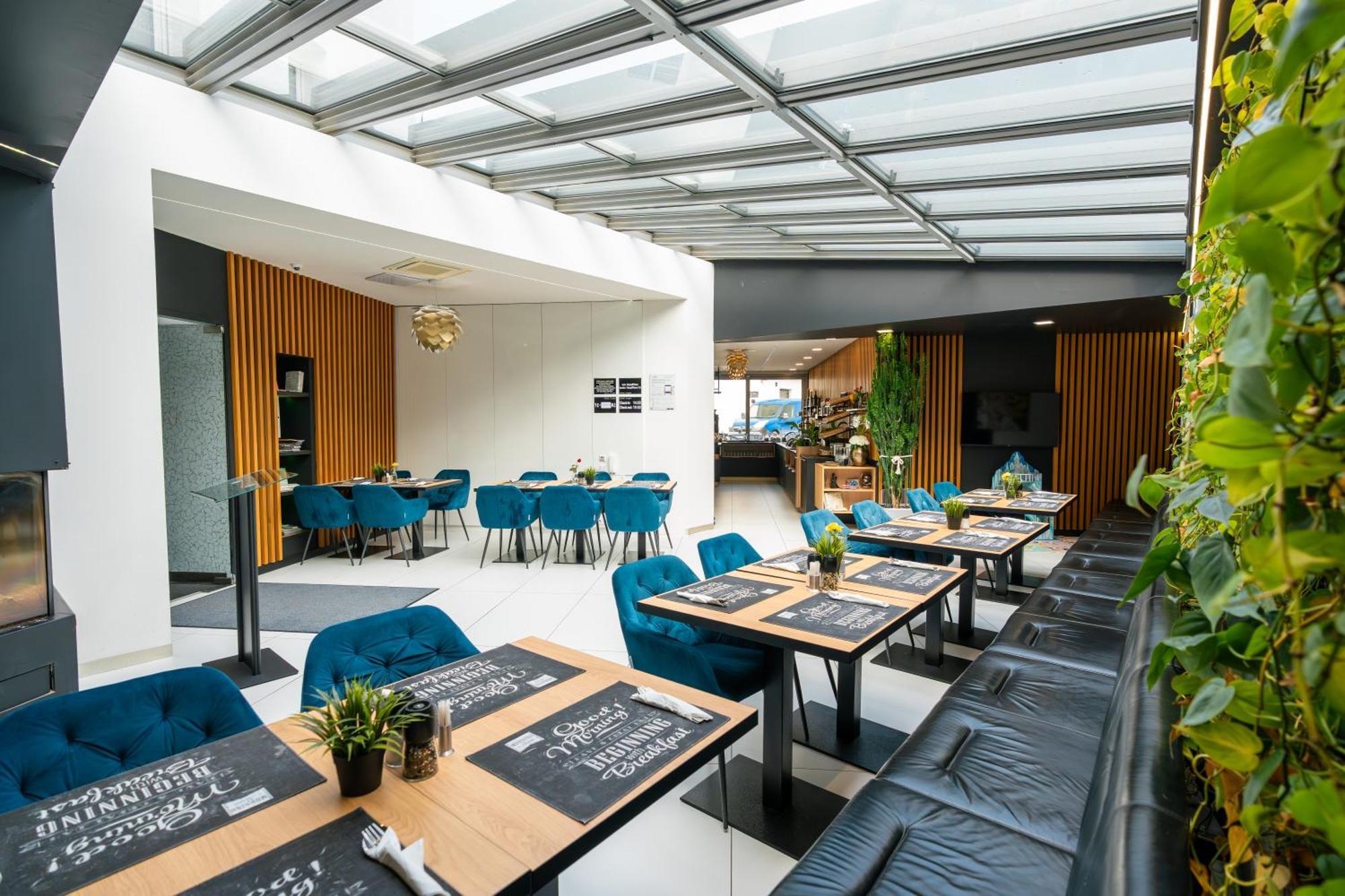 Hotel Plzen Luaran gambar