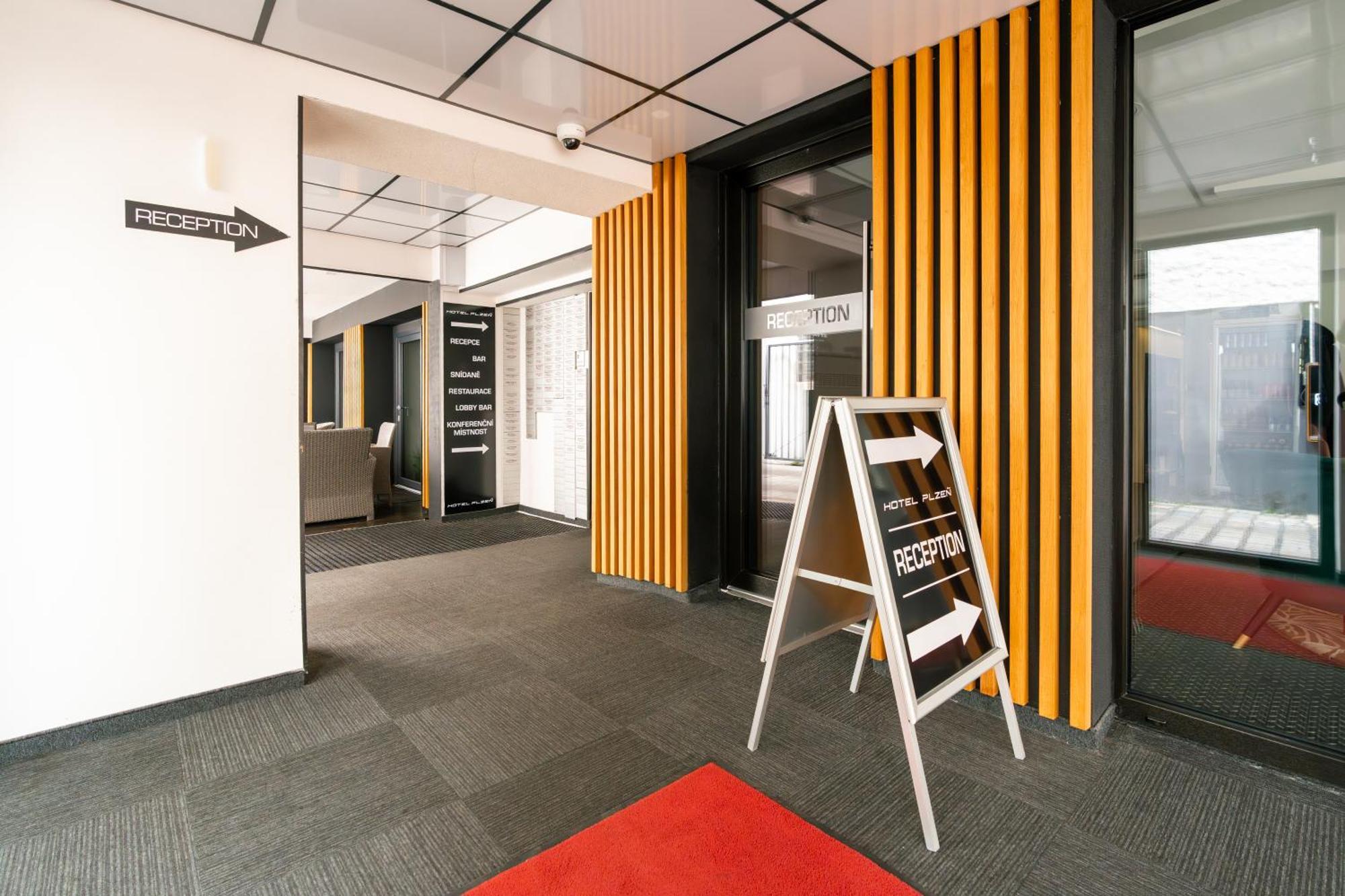 Hotel Plzen Luaran gambar